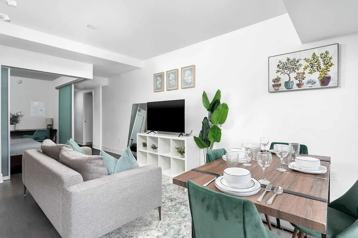 Delightful Condo Beside U Of T - Sleeps 3 Toronto Apartment