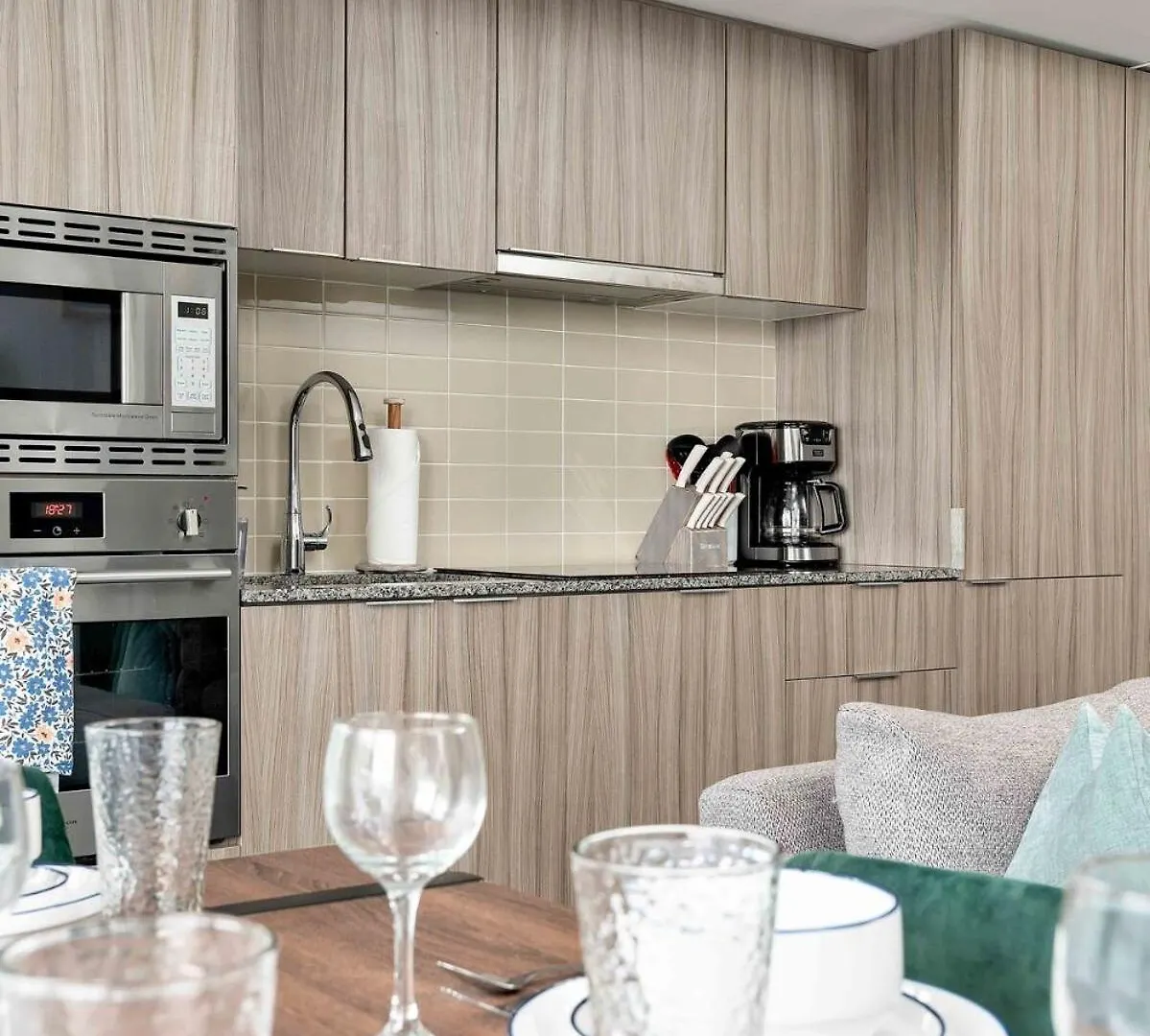 Delightful Condo Beside U Of T - Sleeps 3 Τορόντο Διαμέρισμα