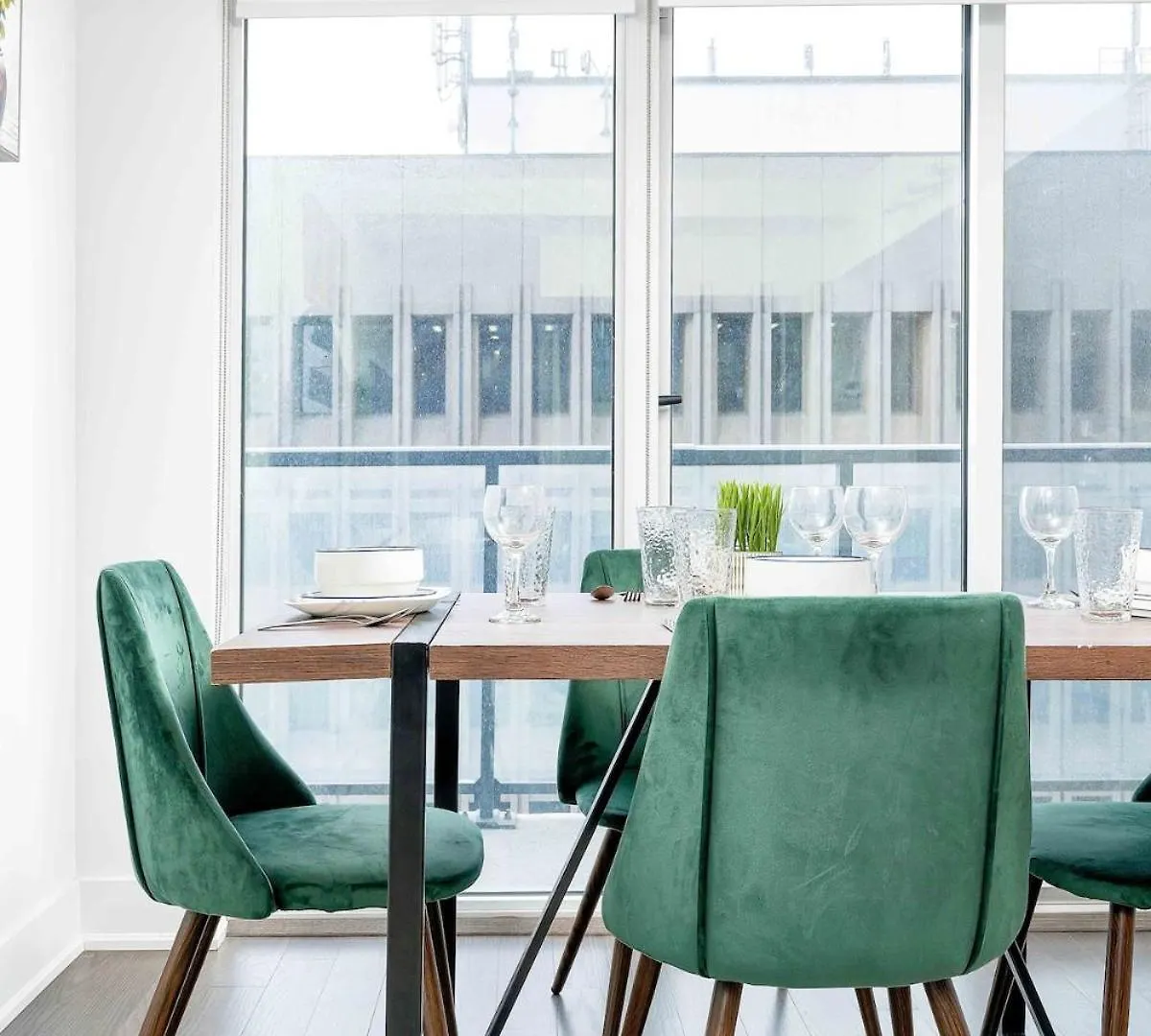 Delightful Condo Beside U Of T - Sleeps 3 Toronto Canada